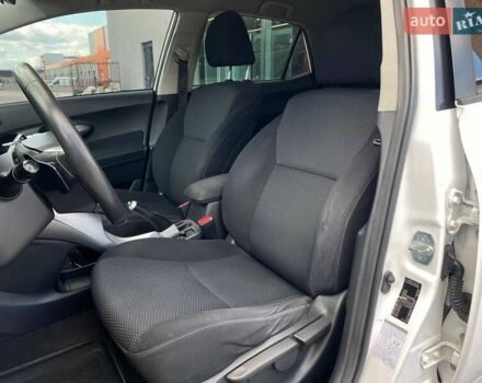 Белый Тойота Аурис, объемом двигателя 1.36 л и пробегом 265 тыс. км за 7790 $, фото 15 на Automoto.ua