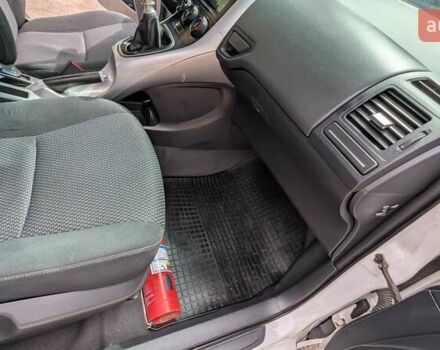 Белый Тойота Аурис, объемом двигателя 1.36 л и пробегом 277 тыс. км за 7500 $, фото 24 на Automoto.ua