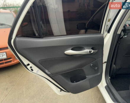 Белый Тойота Аурис, объемом двигателя 1.33 л и пробегом 230 тыс. км за 6500 $, фото 26 на Automoto.ua