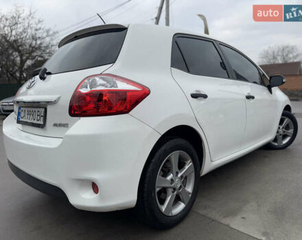 Белый Тойота Аурис, объемом двигателя 1.33 л и пробегом 230 тыс. км за 6500 $, фото 14 на Automoto.ua