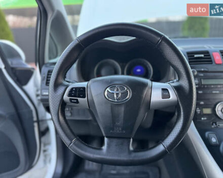 Белый Тойота Аурис, объемом двигателя 1.8 л и пробегом 233 тыс. км за 9000 $, фото 45 на Automoto.ua