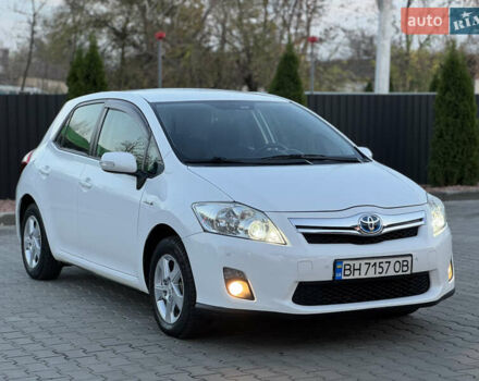 Белый Тойота Аурис, объемом двигателя 1.8 л и пробегом 233 тыс. км за 9000 $, фото 4 на Automoto.ua