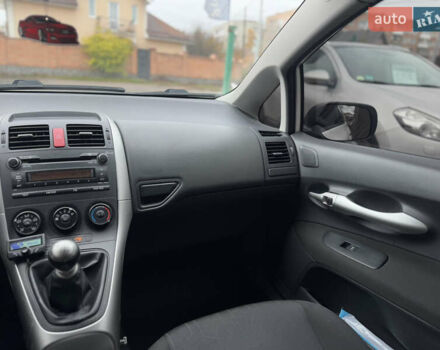 Белый Тойота Аурис, объемом двигателя 1.33 л и пробегом 230 тыс. км за 6500 $, фото 17 на Automoto.ua