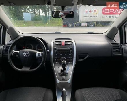 Белый Тойота Аурис, объемом двигателя 1.36 л и пробегом 265 тыс. км за 7790 $, фото 33 на Automoto.ua