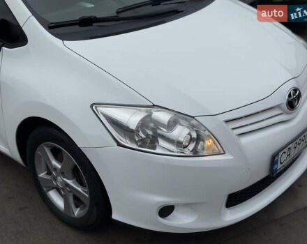 Белый Тойота Аурис, объемом двигателя 1.33 л и пробегом 230 тыс. км за 6500 $, фото 8 на Automoto.ua
