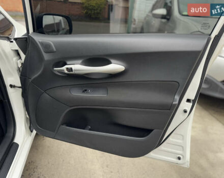 Белый Тойота Аурис, объемом двигателя 1.33 л и пробегом 230 тыс. км за 6500 $, фото 30 на Automoto.ua