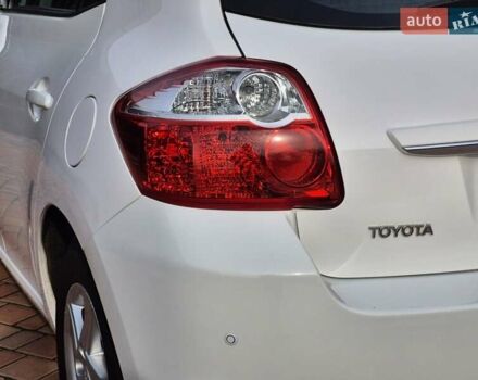 Білий Тойота Ауріс, об'ємом двигуна 1.8 л та пробігом 230 тис. км за 9950 $, фото 17 на Automoto.ua