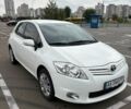 Білий Тойота Ауріс, об'ємом двигуна 1.6 л та пробігом 121 тис. км за 10500 $, фото 1 на Automoto.ua