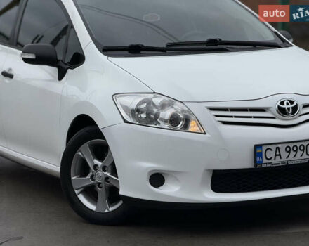 Белый Тойота Аурис, объемом двигателя 1.33 л и пробегом 230 тыс. км за 6500 $, фото 4 на Automoto.ua