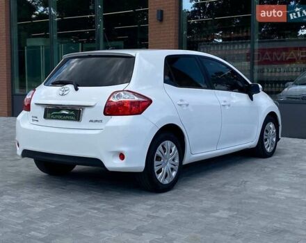 Белый Тойота Аурис, объемом двигателя 1.36 л и пробегом 265 тыс. км за 7790 $, фото 10 на Automoto.ua