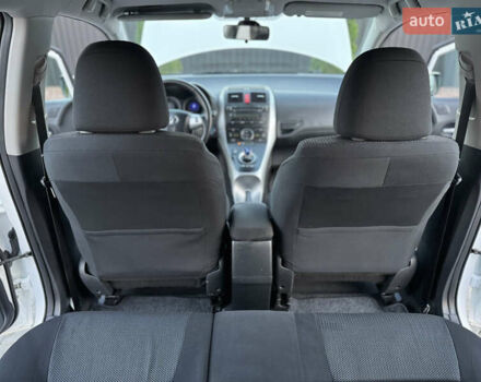 Белый Тойота Аурис, объемом двигателя 1.8 л и пробегом 233 тыс. км за 9000 $, фото 53 на Automoto.ua