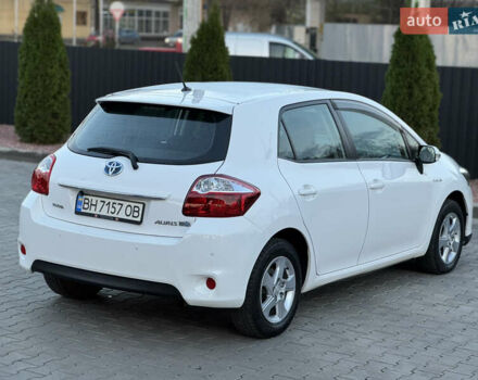 Белый Тойота Аурис, объемом двигателя 1.8 л и пробегом 233 тыс. км за 9000 $, фото 16 на Automoto.ua