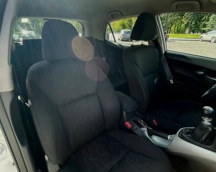 Белый Тойота Аурис, объемом двигателя 1.6 л и пробегом 233 тыс. км за 9000 $, фото 21 на Automoto.ua