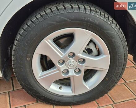 Білий Тойота Ауріс, об'ємом двигуна 1.8 л та пробігом 230 тис. км за 9950 $, фото 38 на Automoto.ua