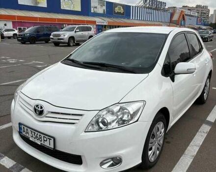 Білий Тойота Ауріс, об'ємом двигуна 1.6 л та пробігом 121 тис. км за 10500 $, фото 1 на Automoto.ua