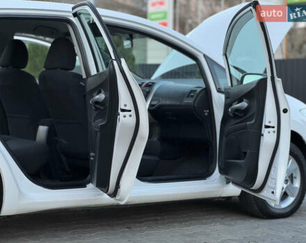 Белый Тойота Аурис, объемом двигателя 1.8 л и пробегом 233 тыс. км за 9000 $, фото 36 на Automoto.ua