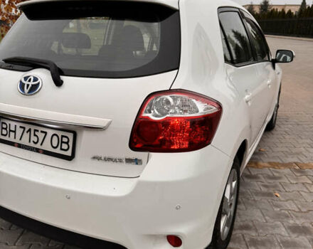 Білий Тойота Ауріс, об'ємом двигуна 1.8 л та пробігом 245 тис. км за 9700 $, фото 1 на Automoto.ua