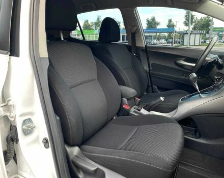 Белый Тойота Аурис, объемом двигателя 1.4 л и пробегом 265 тыс. км за 7790 $, фото 9 на Automoto.ua