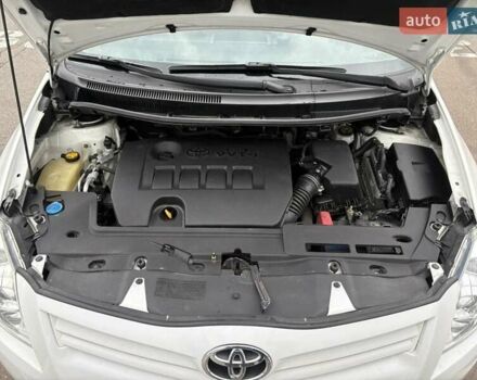 Білий Тойота Ауріс, об'ємом двигуна 1.6 л та пробігом 121 тис. км за 10500 $, фото 11 на Automoto.ua