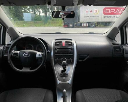 Белый Тойота Аурис, объемом двигателя 1.4 л и пробегом 265 тыс. км за 7790 $, фото 20 на Automoto.ua