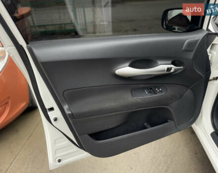 Белый Тойота Аурис, объемом двигателя 1.33 л и пробегом 230 тыс. км за 6500 $, фото 22 на Automoto.ua