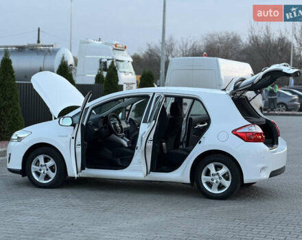 Белый Тойота Аурис, объемом двигателя 1.8 л и пробегом 233 тыс. км за 9000 $, фото 22 на Automoto.ua