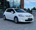 Белый Тойота Аурис, объемом двигателя 1.4 л и пробегом 265 тыс. км за 7790 $, фото 2 на Automoto.ua