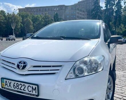 Белый Тойота Аурис, объемом двигателя 1.6 л и пробегом 233 тыс. км за 9000 $, фото 6 на Automoto.ua