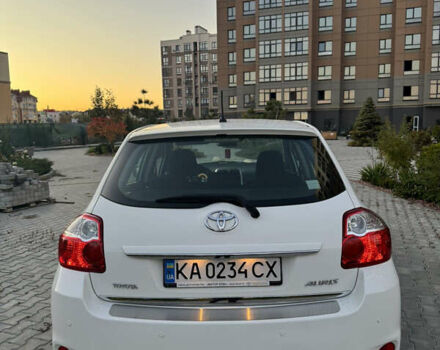 Белый Тойота Аурис, объемом двигателя 1.6 л и пробегом 40 тыс. км за 12500 $, фото 3 на Automoto.ua