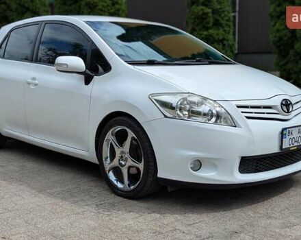 Белый Тойота Аурис, объемом двигателя 1.36 л и пробегом 277 тыс. км за 7500 $, фото 6 на Automoto.ua