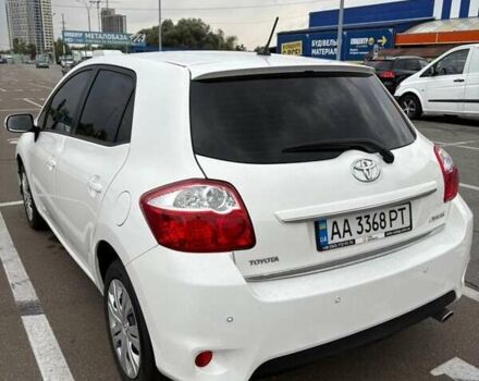 Білий Тойота Ауріс, об'ємом двигуна 1.6 л та пробігом 121 тис. км за 10500 $, фото 3 на Automoto.ua