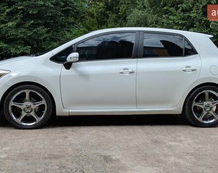 Белый Тойота Аурис, объемом двигателя 1.36 л и пробегом 277 тыс. км за 7500 $, фото 1 на Automoto.ua