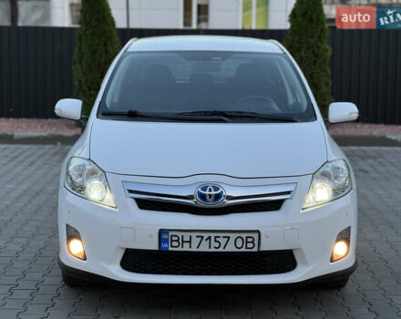 Белый Тойота Аурис, объемом двигателя 1.8 л и пробегом 233 тыс. км за 9000 $, фото 2 на Automoto.ua