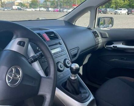 Белый Тойота Аурис, объемом двигателя 1.6 л и пробегом 233 тыс. км за 9000 $, фото 20 на Automoto.ua