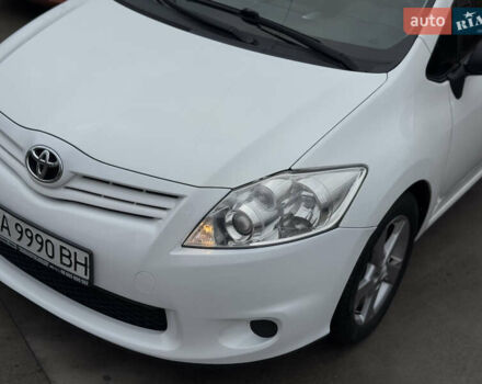 Белый Тойота Аурис, объемом двигателя 1.33 л и пробегом 230 тыс. км за 6500 $, фото 7 на Automoto.ua