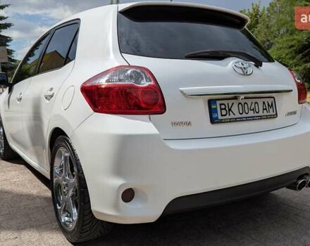 Белый Тойота Аурис, объемом двигателя 1.36 л и пробегом 277 тыс. км за 7500 $, фото 32 на Automoto.ua