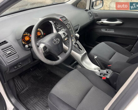 Білий Тойота Ауріс, об'ємом двигуна 1.6 л та пробігом 153 тис. км за 9800 $, фото 2 на Automoto.ua