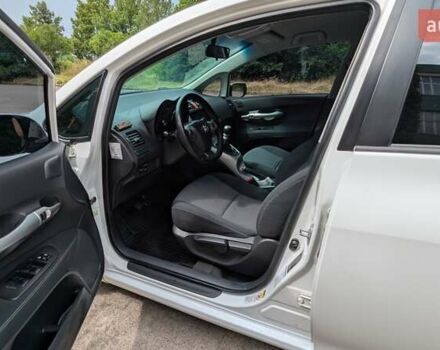 Белый Тойота Аурис, объемом двигателя 1.36 л и пробегом 277 тыс. км за 7500 $, фото 26 на Automoto.ua