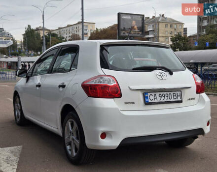 Белый Тойота Аурис, объемом двигателя 1.3 л и пробегом 230 тыс. км за 5999 $, фото 5 на Automoto.ua