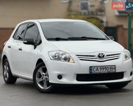 Белый Тойота Аурис, объемом двигателя 1.33 л и пробегом 230 тыс. км за 6500 $, фото 3 на Automoto.ua