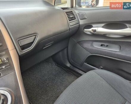 Білий Тойота Ауріс, об'ємом двигуна 1.8 л та пробігом 230 тис. км за 9950 $, фото 35 на Automoto.ua