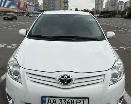 Білий Тойота Ауріс, об'ємом двигуна 1.6 л та пробігом 121 тис. км за 10500 $, фото 2 на Automoto.ua