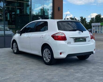 Белый Тойота Аурис, объемом двигателя 1.4 л и пробегом 265 тыс. км за 7790 $, фото 6 на Automoto.ua