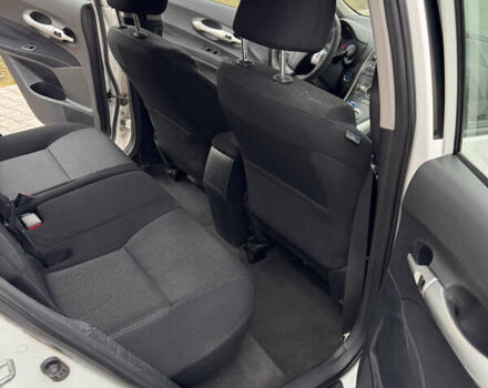 Білий Тойота Ауріс, об'ємом двигуна 1.8 л та пробігом 245 тис. км за 9700 $, фото 2 на Automoto.ua