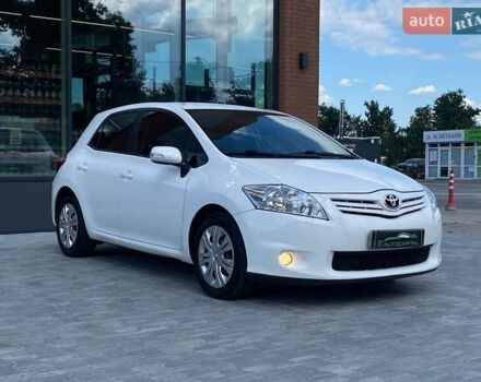 Белый Тойота Аурис, объемом двигателя 1.36 л и пробегом 265 тыс. км за 7790 $, фото 6 на Automoto.ua