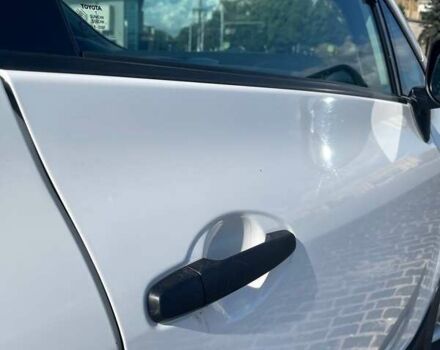 Белый Тойота Аурис, объемом двигателя 1.6 л и пробегом 233 тыс. км за 9000 $, фото 5 на Automoto.ua