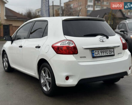 Белый Тойота Аурис, объемом двигателя 1.33 л и пробегом 230 тыс. км за 6500 $, фото 9 на Automoto.ua