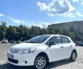 Белый Тойота Аурис, объемом двигателя 1.6 л и пробегом 233 тыс. км за 9000 $, фото 1 на Automoto.ua