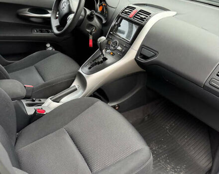 Белый Тойота Аурис, объемом двигателя 1.6 л и пробегом 133 тыс. км за 11000 $, фото 4 на Automoto.ua