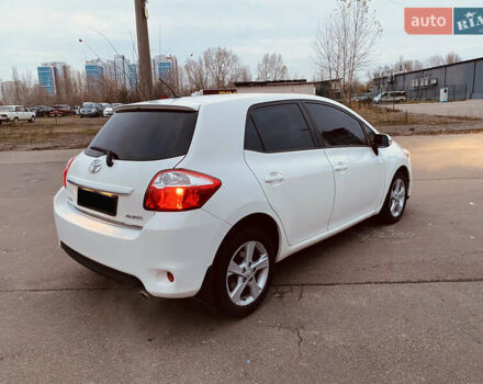 Белый Тойота Аурис, объемом двигателя 1.6 л и пробегом 147 тыс. км за 10350 $, фото 5 на Automoto.ua